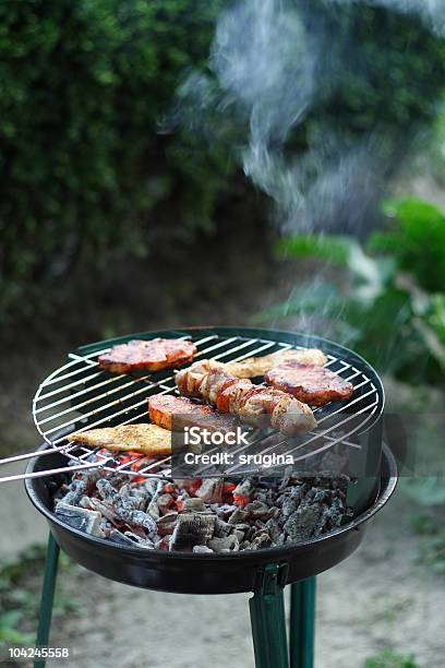 Foto de Grelhar e mais fotos de stock de Almoço - Almoço, Cachorro-Quente, Carne