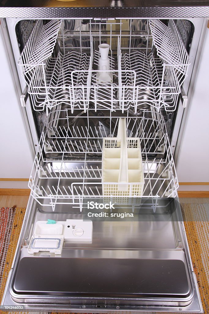 Открытый пустой Посудомоечная машина - Стоковые фото Посудомоечная машина роялти-фри