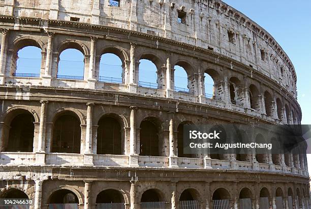 Coliseu - Fotografias de stock e mais imagens de Anfiteatro - Anfiteatro, Arquitetura, Capitais internacionais
