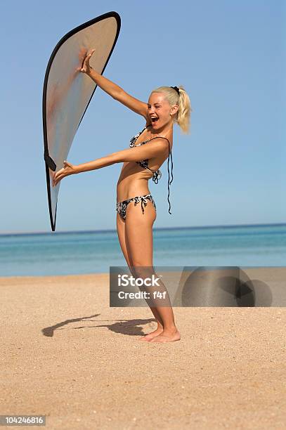 Menina Em Biquíni Na Praia - Fotografias de stock e mais imagens de Bronzeado - Bronzeado, Refletor, Adolescente