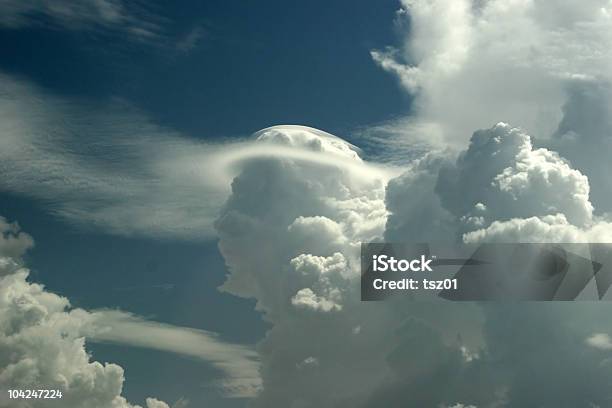 Cloudgesicht Stockfoto und mehr Bilder von Bauwerk - Bauwerk, Bildhintergrund, Bizarr