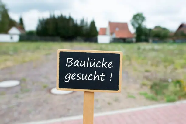 Sign - Searched for vacant lot - German language