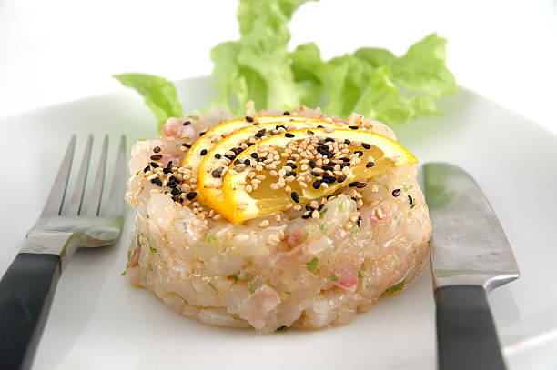 sea-중저음 타르타르와 - sashimi sushi salad sea 뉴스 사진 이미지