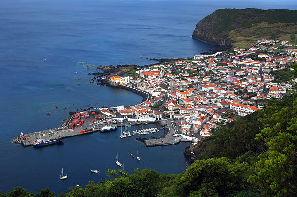 La città e il porto di Velas - foto stock