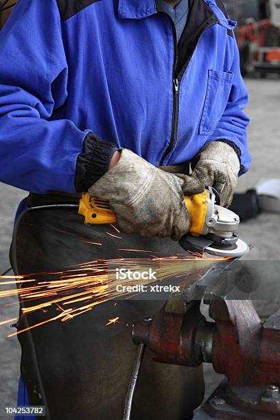 La Industria Pesada Trabajador Manual Foto de stock y más banco de imágenes de Accesorio de cabeza - Accesorio de cabeza, Acero, Actividad