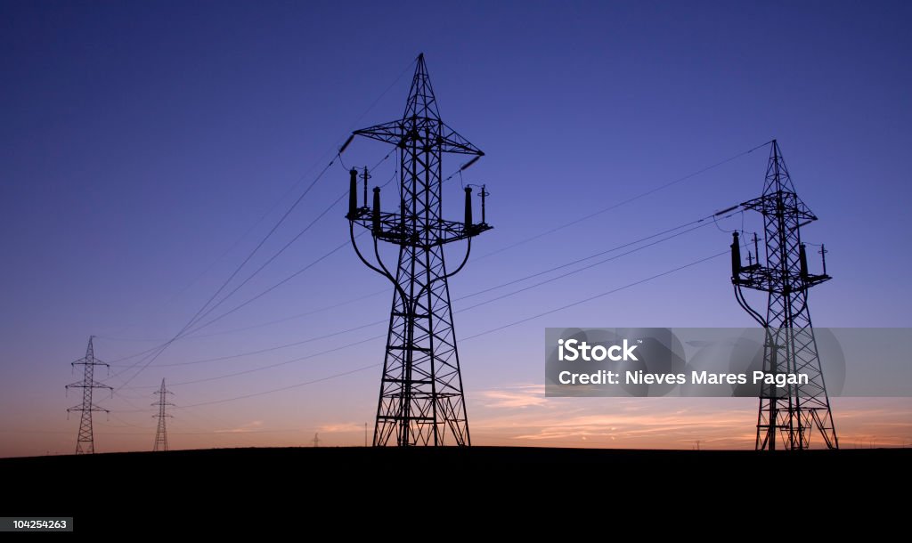 pylon potencia - Foto de stock de Alto - Descripción física libre de derechos