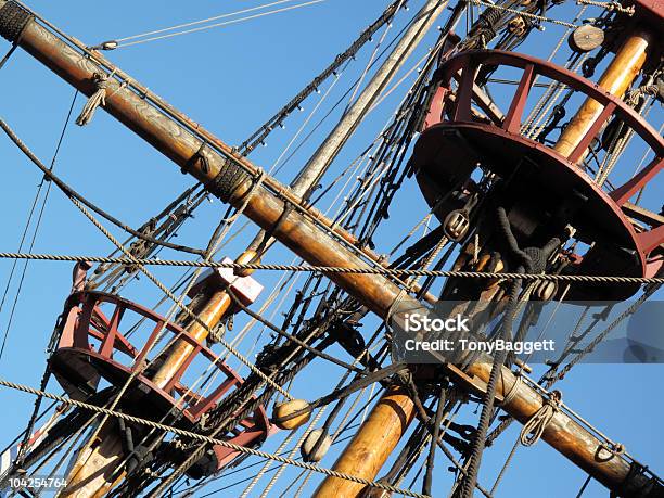 Cordame E Crows Nest Da Golden Hinde - Fotografias de stock e mais imagens de Francis Drake - Francis Drake, Alto - Descrição Física, Antigo