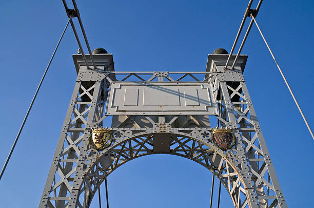 pont suspendu - chester england dee river suspension bridge bridge photos et images de collection