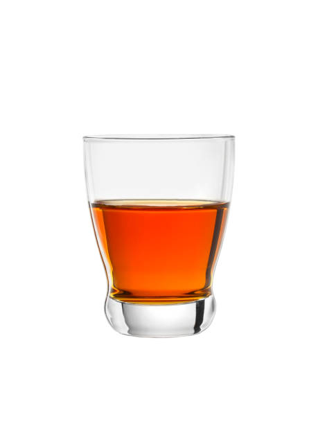 ブランデーや白背景にウイスキーのショット - hard liqueur ストックフォトと画像