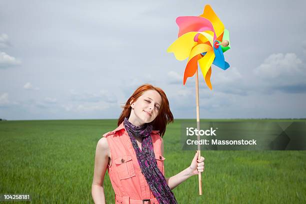Mädchen Im Grünen Weizen Feld Mit Wind Turbine Stockfoto und mehr Bilder von Abstrakt - Abstrakt, Agrarbetrieb, Bildhintergrund