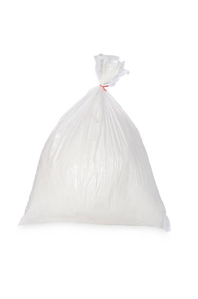 blanco bolsa de la basura - garbage bag fotografías e imágenes de stock