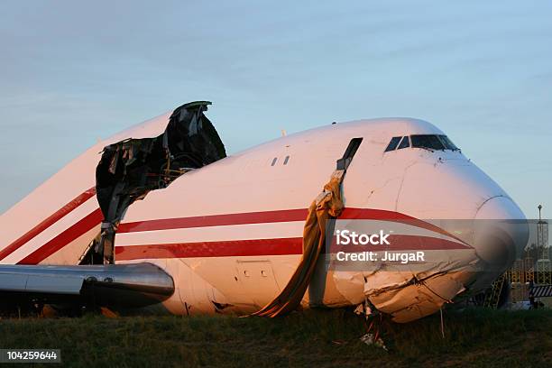 Airplance Катастрофа — стоковые фотографии и другие картинки Авиационная катастрофа - Авиационная катастрофа, Самолёт, Транспортная катастрофа