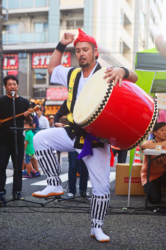 Yokohama, Kanagawa Prefecture, Japan - September 22, 2018: Okinawa eisa dance troupe (鶴見エイサー潮風) giving show on the street of Noge (野毛) at the Jazz de Bon Odori 2018 an annual Jazz music event in Yokohama on Saturday. 
Eisa is an Okinawan folk dance that marks the end of the Bon festival (お盆, 盆祭り).