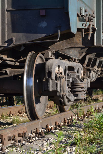 ruedas de un close-up de carga ferrocarril coche. rusia - humphrey bogart fotografías e imágenes de stock