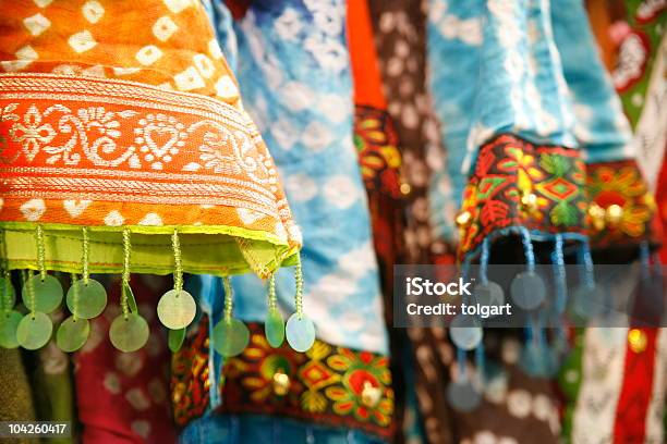 Indian Sari Foto de stock y más banco de imágenes de Colorido - Colorido, India, Fondos