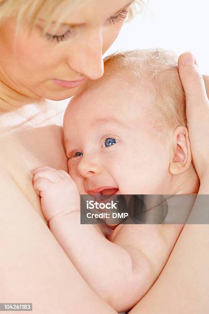 젊은 구슬눈꼬리 쥠 자신의 아기 가족에 대한 스톡 사진 및 기타 이미지 - 가족, 귀여운, 깨끗한