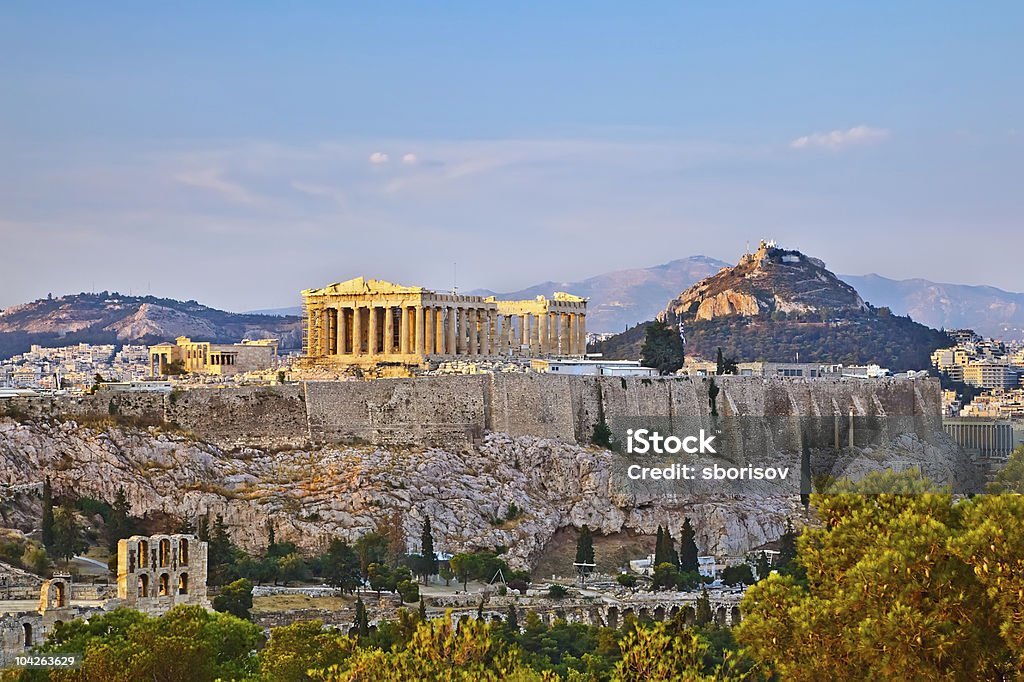 La ciudad al atardecer - Foto de stock de Acrópolis - Atenas libre de derechos