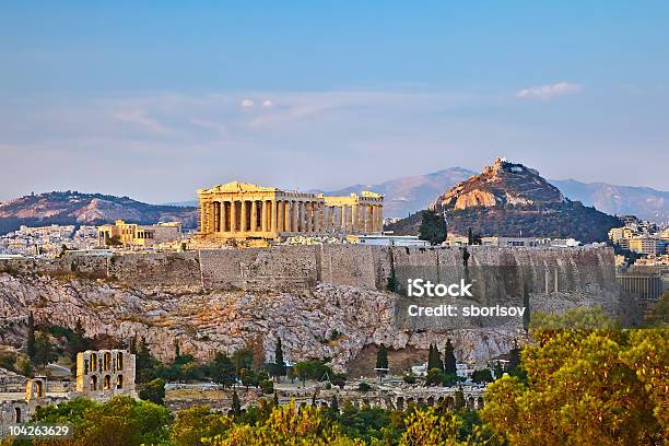 Foto de Acrópole Ao Pôrdosol e mais fotos de stock de Acrópole - Atenas - Acrópole - Atenas, Partenão - Acrópole, Atenas - Grécia