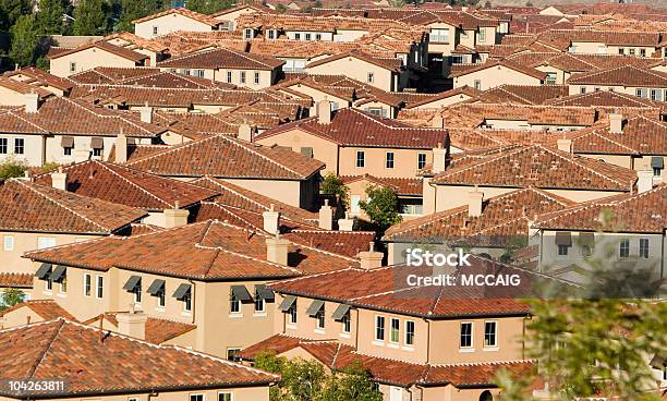 Photo libre de droit de Carreaux Rouge Roofs Comté Dorange banque d'images et plus d'images libres de droit de Maison de ville - Maison de ville, Banlieue pavillonnaire, Appartement