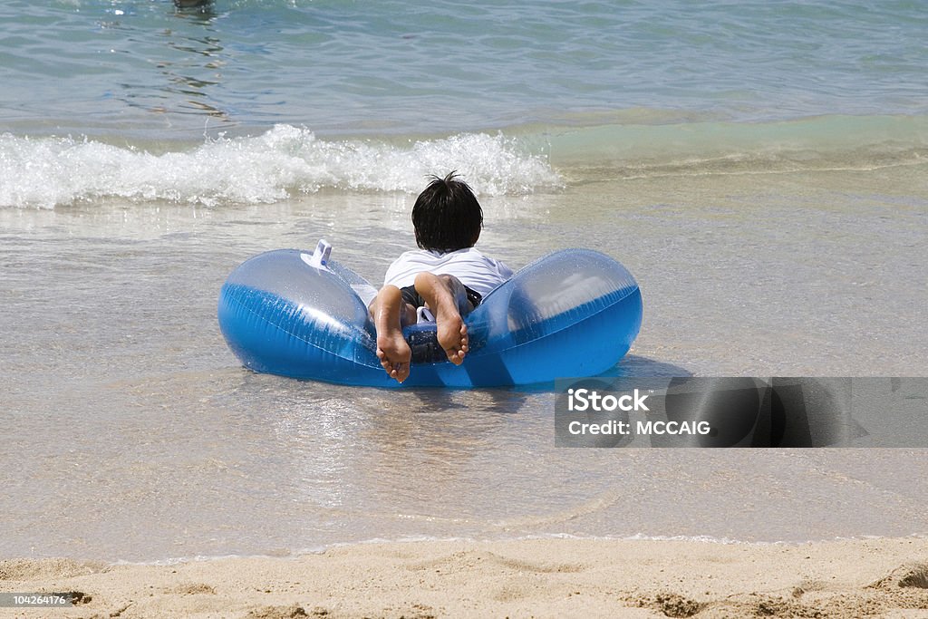 Playa de tubo interior - Foto de stock de Niños libre de derechos