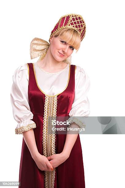 Donna In Costume Tradizionale Russo - Fotografie stock e altre immagini di Abbigliamento - Abbigliamento, Adulto, Allegro