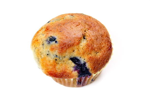 美味しいブルーベリーマフィン白コピースペース付き - muffin blueberry muffin blueberry isolated ストックフォトと画像