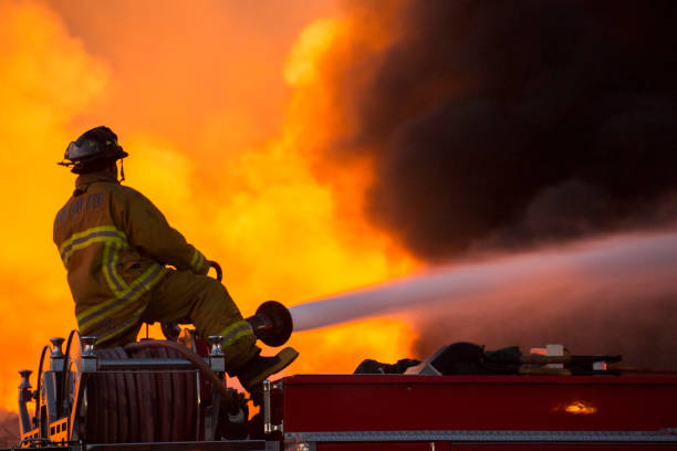 firefighting - water cannon imagens e fotografias de stock