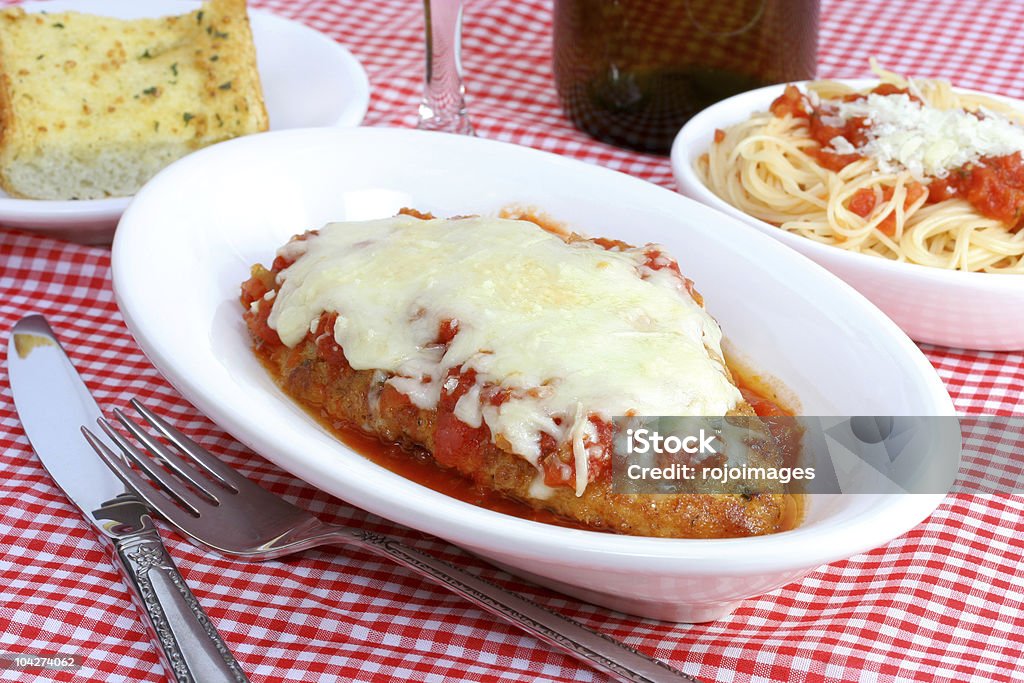 Hühner-Parmigiana Abendessen - Lizenzfrei Huhn - Geflügelfleisch Stock-Foto