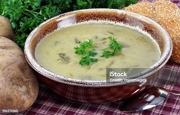 Batata Sopa De Alhoporro - Fotografias de stock e mais imagens de Alho Francês - Alho Francês, Alimentação Saudável, Almoço