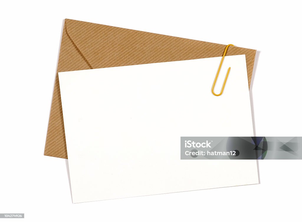 Messaggio vuoto o invito con busta marrone con carta - Foto stock royalty-free di Bianco