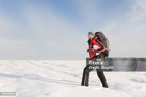 Wanderer Auf Schnee Stockfoto und mehr Bilder von Aktivitäten und Sport - Aktivitäten und Sport, Ast - Pflanzenbestandteil, Attraktive Frau