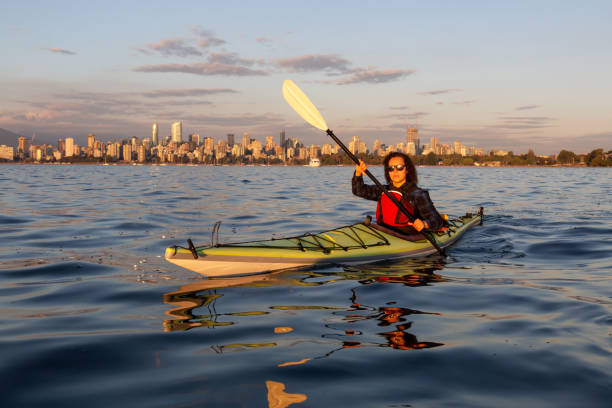 istock Kayaking in Vancouver Downtown 1042762882