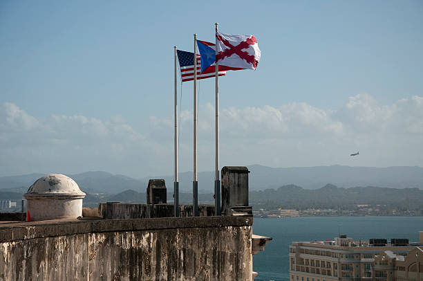 três flags over castillo de san cristobal, puerto rico - castillo de san cristobal - fotografias e filmes do acervo
