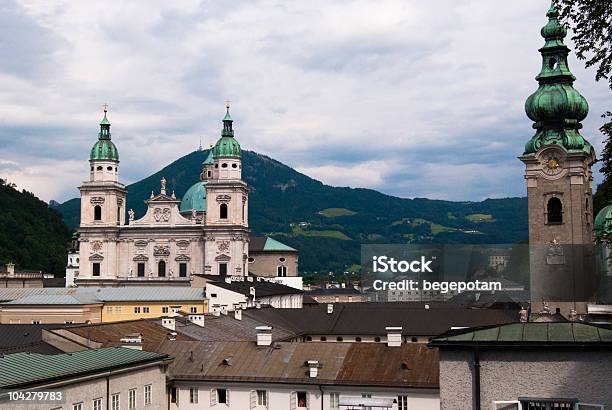 Cattedrale Di Salisburgo E Alpi Austria - Fotografie stock e altre immagini di Alpi - Alpi, Alta Austria, Ambientazione esterna