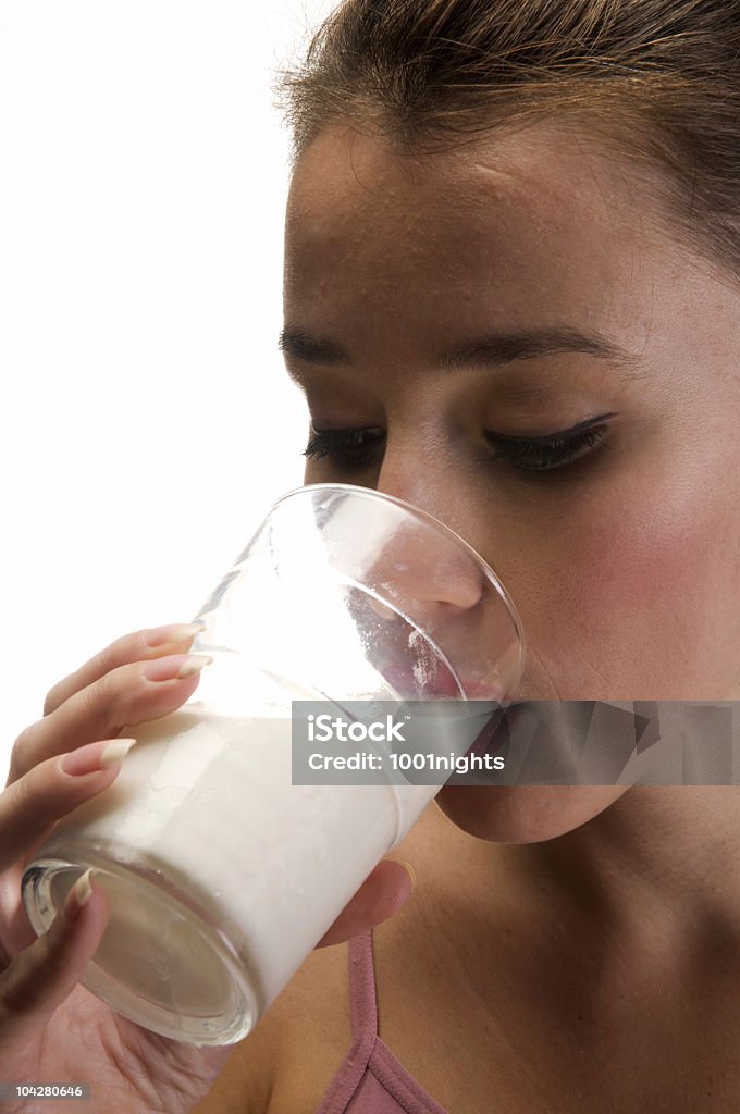 Beber leche - Foto de stock de 20 a 29 años libre de derechos