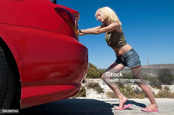 Pchanie Samochodu - zdjęcia stockowe i więcej obrazów Droga - Droga, Pchać, Samochód