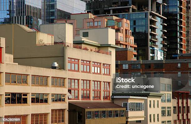 Seattle Backdoor - zdjęcia stockowe i więcej obrazów Architektura - Architektura, Budynek z zewnątrz, Cięcie w linii środkowej