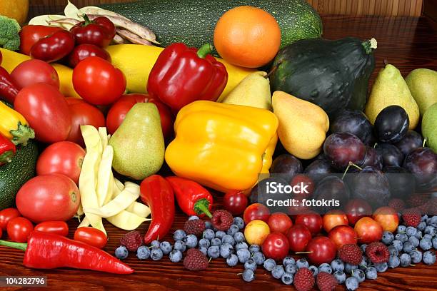 Frutas E Produtos Hortícolas - Fotografias de stock e mais imagens de Abóbora-Menina - Cucúrbita - Abóbora-Menina - Cucúrbita, Alimentação Saudável, Ameixa - Fruta