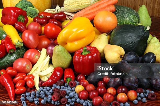 Frutas Y Verduras Foto de stock y más banco de imágenes de Alimento - Alimento, Arándano, Brécol