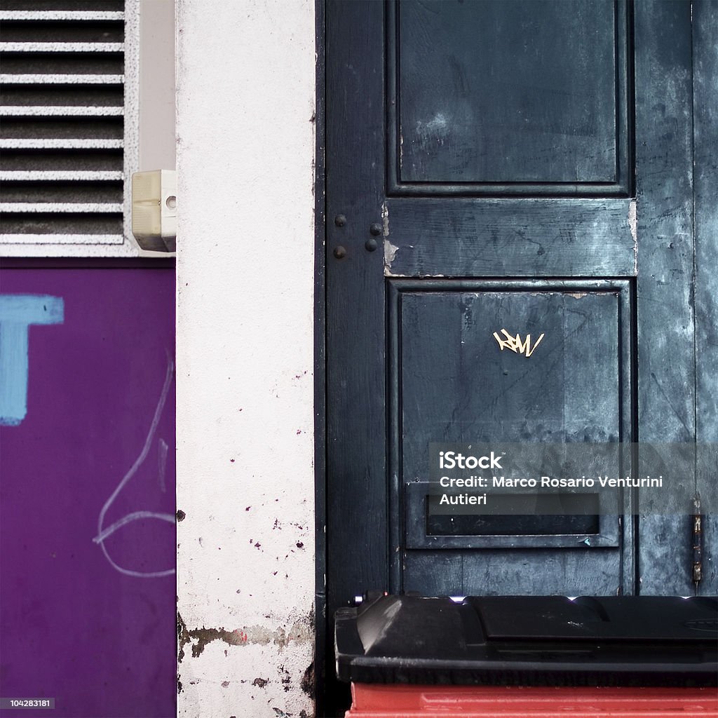 Urban abstrait-une porte et un coin de wall - Photo de Abstrait libre de droits