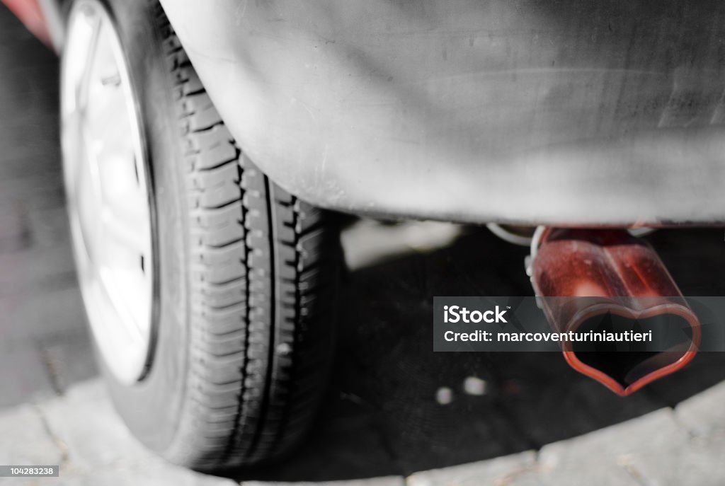 Sin contaminación del tubo de escape auto decorados con un corazón - Foto de stock de Coche libre de derechos