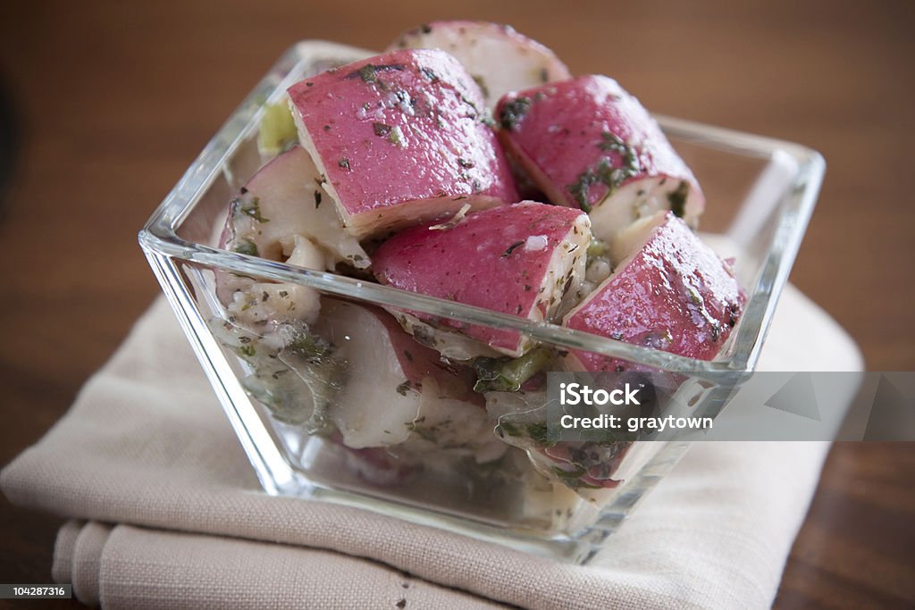 Красный Картофельный салат - Стоковые фото Красный картофель роялти-фри