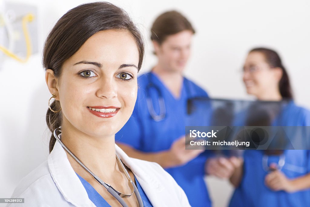 Sourire femme médecin - Photo de Adulte libre de droits