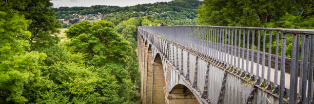 llangollen aqueduct  in wales, uk - dee river river denbighshire wales imagens e fotografias de stock
