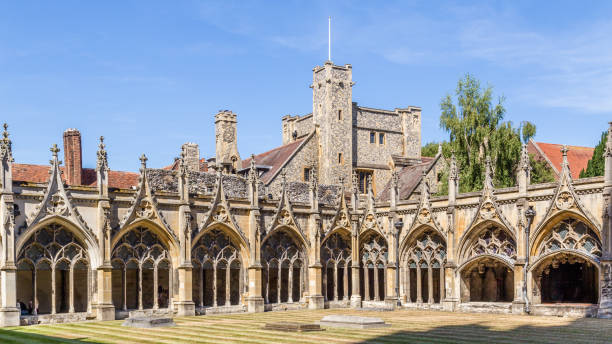 Canterbury Cathedral in Engeland Cloister Garden in Canterbury Cathedral Kent Engeland UK canterbury england photos stock pictures, royalty-free photos & images
