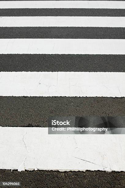 Foto de Faixa De Pedestres e mais fotos de stock de Contrastes - Contrastes, Cruzar, Estrada