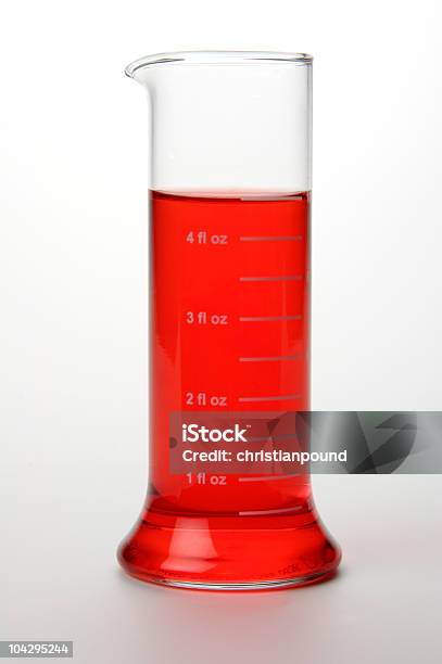 Becherglas Stockfoto und mehr Bilder von Becherglas - Becherglas, Chemie, Chemikalie