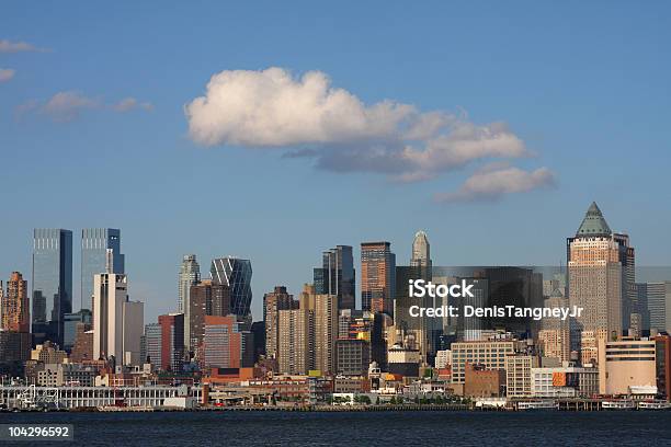 Foto de Horizonte Da Cidade De Nova York e mais fotos de stock de Arquitetura - Arquitetura, Arranha-céu, Atlântico Central EUA