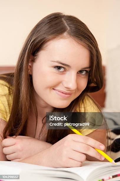 Jovem Linda - Fotografias de stock e mais imagens de Adolescente - Adolescente, Adolescência, Adulto