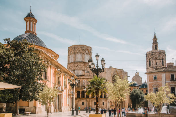 istock Plaza de la Virgen and Cathedral, Valencia, Spain 1042986284